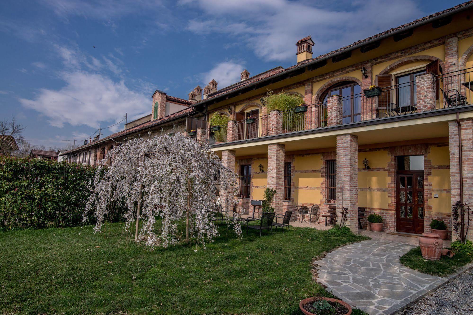 Cascina Rocca - Guest House Castiglione Falletto Exterior foto