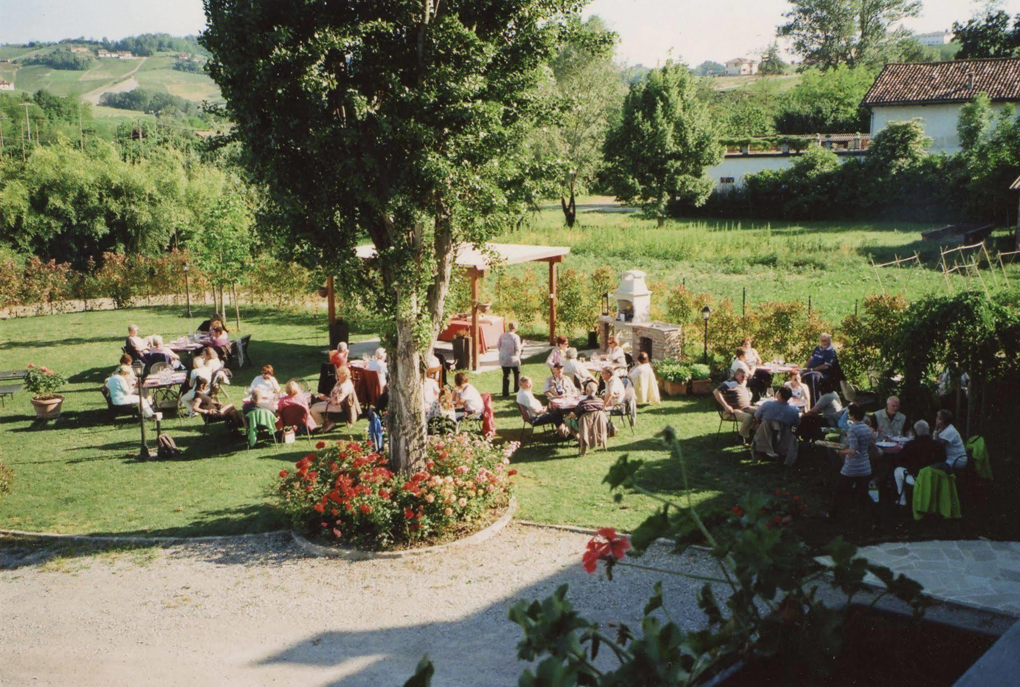 Cascina Rocca - Guest House Castiglione Falletto Exterior foto